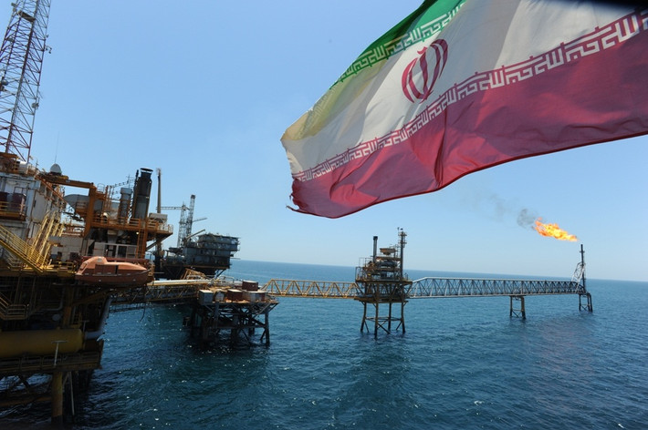Sản lượng dầu mỏ là một lợi thế của Iran khi nước này có sản lượng lên tới 4 triệu thùng dầu mỗi ngày và chỉ sử dụng hết khoảng 1,8 triệu thùng mỗi ngày. Dự trữ dầu mỏ của Iran vào khoảng 158 tỷ thùng. Nguồn ảnh: Flickr.