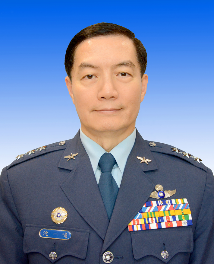 Theo thông tin mới nhất được truyền thông địa phương đăng tải, một trực thăng UH-60M chở theo 13 người vừa phải hạ cánh khẩn cấp xuống thành phố Đài Bắc. Nguồn ảnh: QQ.
