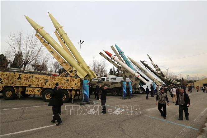 Cuối cùng là sức mạnh của pháo và rocket, Iran có tổng cộng 3600 tổ hợp pháo, rocket các loại. Một vài trong số đó mới chỉ vừa được quân đội Iran đưa vào biên chế trong các năm gần đây - nghĩa là vẫn còn khá mới và hiện đại. Nguồn ảnh: TTXVN.