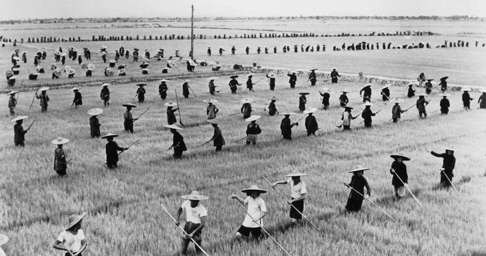 2. Đại nạn đói ở Trung Quốc (1959-1961): Chính sách "Đại nhảy vọt" sai lầm buộc nông dân bỏ canh tác dẫn đến mất mùa, khiến 30 triệu người chết đói. Đây là nạn đói tồi tệ nhất trong lịch sử nhân loại.(Ảnh: NY Times)