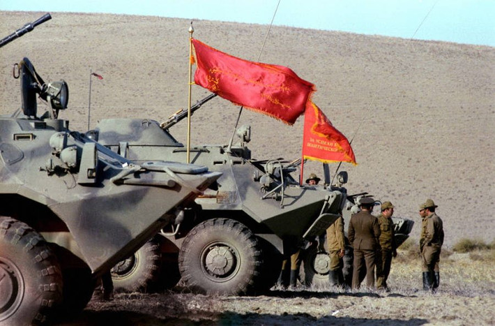Xe thiết giáp chở quân BTR của quân đội Liên Xô trên chiến trường Afghanistan. Nguồn ảnh: ATI.