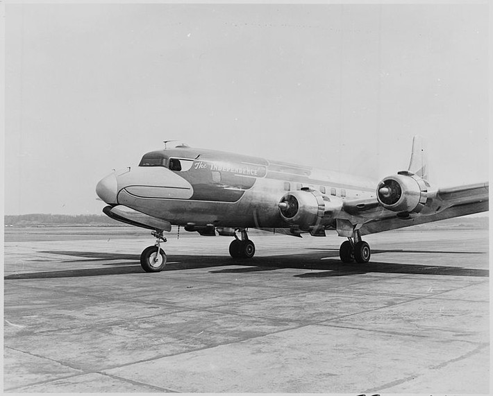 Tổng thống kế nhiệm Roosevelt khi đó là Harry S. Truman đã thay thế chiếc C-54 bằng một chiếc DC-6. Nguồn ảnh: USAF.