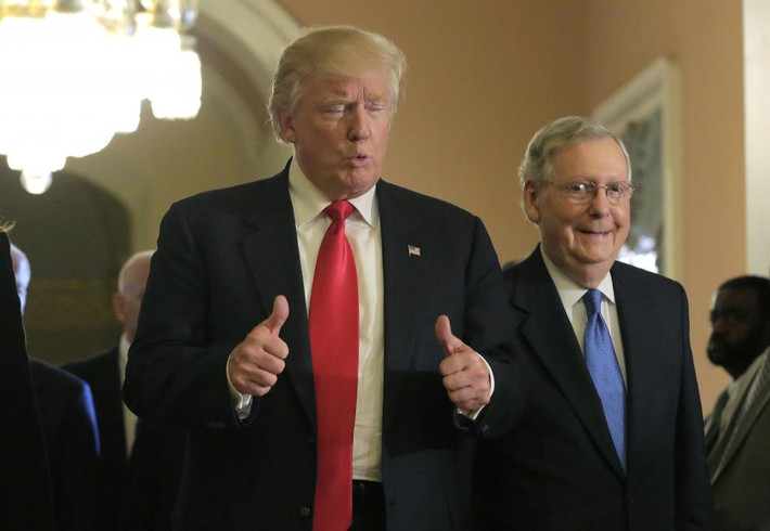 Tại đây, ông Trump đã gặp lãnh đạo đảng Cộng hoà, phe đa số tại Thượng viện Mỹ, ông Mitch McConnell ở Capitol Hill hôm 10/11. Ảnh Reuters