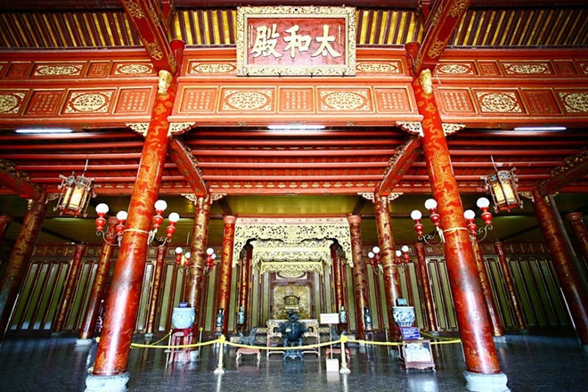 Hiện nay, ngai vàng được gìn giữ trong điện Thái Hòa, thuộc khu vực Đại nội của kinh thành Huế. Tháng 1/2016, ngai vàng được xếp hạng bảo vật quốc gia.