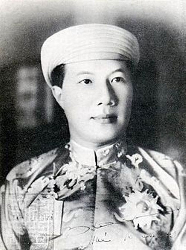 Năm 1954, Bảo Đại rời Việt Nam sang Pháp sinh sống sau khi Ngô Đình Diệm tiếm ngôi Quốc trưởng, Phi Ánh kết hôn với một người đàn ông khác nhưng không hạnh phúc. Bà qua đời vì căn bệnh ung thư năm 1986.