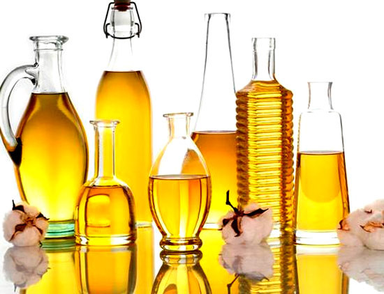 Mỡ động vật chứa nhiều axit béo bão hoà (saturated fat) gây tăng mỡ máu và bệnh lý tim mạch. Các hướng dẫn dinh dưỡng vẫn khuyến cáo nên sử dụng dầu thực vật, đặc biệt là dầu làm từ đậu nành, canola, hướng dương… để giảm nguy cơ bệnh tim mạch. Dầu ăn làm giảm cholesterol xấu LDL và tăng cholesterol tốt HDL. Tuy nhiên, dầu thực vật không an toàn 100% mà chúng gây ra rất nhiều thảm họa sức khỏe.