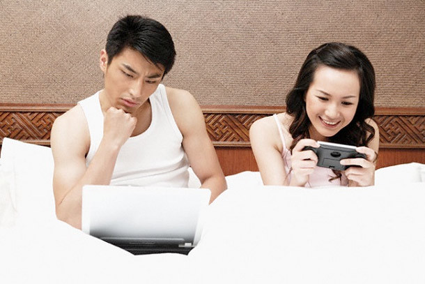 Vì không cảm thấy được yêu. Khi cảm thấy mình dần dần đã trở thành máy đẻ, hay người giúp việc miễn phí trong nhà chứ không phải là đối tượng yêu đương của chồng, nhiều phụ nữ cảm thấy cô đơn, thiếu thốn tình cảm và khi có cơ hội, họ dễ ngoại tình để lấp đầy khoảng trống.