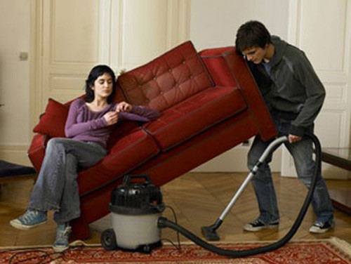 7. Não bộ luôn hoạt động với cường độ tốt nhất, cơ bắp, tứ chi cũng được vận hành một cách “nhiệt tình” nhất. Những việc như dạy con học, lau nhà, rửa chén, phơi quần áo là chuyện nhỏ như con thỏ. Đàn ông mà, chuyện nhỏ chưa làm thành thạo thì gánh vác giang san sao xuể.
