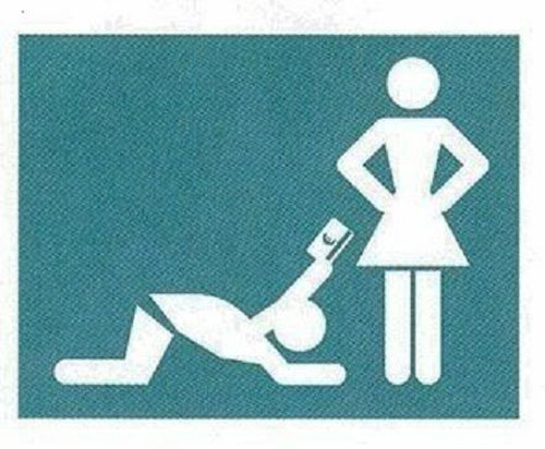 12. Được ông bà già vợ, họ hàng em út nhà vợ yêu quý hết mực. Ta luôn thấy vợ lúc nào cũng vui. Mà vợ vui là mấu chốt để cả nhà cười cả ngày.