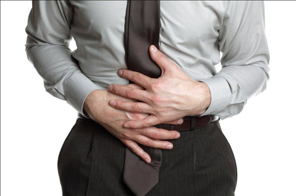 Ăn quá nhiều mận cũng gió phần gây các cơn đau dạ dày, bởi mận chứa nhiều axit. Người có vấn đề về dạ dày nên tránh mận hoặc chỉ ăn một vài quả.