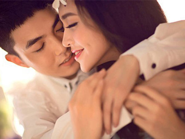 Các cô gái thường ngây thơ nghĩ rằng, một người đàn ông trải qua thất bại hôn nhân, khi mình yêu anh ấy, chắc chắn anh ấy sẽ coi trọng, nâng niu và chiều chuộng mình. Thậm chí nhiều nàng còn nghĩ rằng mình sẽ như một bà hoàng vì đã chấp nhận yêu một người như anh ấy.
