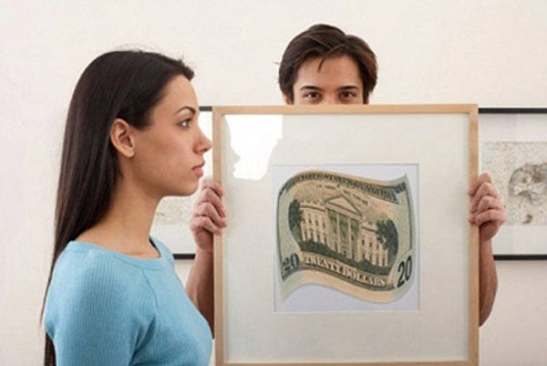 Có điều kiện kinh tế. Hiểu tâm lí phụ nữ, biết nàng muốn gì… nhưng với những chàng trai trẻ, sự nghiệp chưa ổn định, thu nhập chưa cao cũng khó lòng chạy theo được. Còn với những anh chàng có vợ rồi, kinh tế “rủng rỉnh” hơn, chàng sẽ không gặp quá nhiều khó khăn khi lựa chọn những món quà và bất ngờ tặng nó cho nàng.