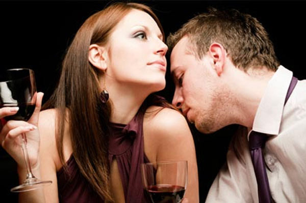 Các cô gái cần nhớ rằng, đừng vội vàng bước chân vào mối quan hệ ngang trái đó khi anh ta vẫn là một người đàn ông có vợ. Nếu là một người đàn ông đứng đắn và tôn trọng tình yêu, anh ta sẽ không bao giờ có quan hệ tay ngang khi đang bị ràng buộc bởi cả pháp luật và đạo lí sống như vậy. Nên nhớ, tình yêu không có lỗi nhưng bạn chỉ đúng khi yêu một người hoàn toàn tự do.