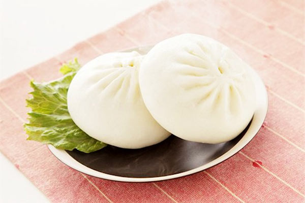 Bánh bao chay, bánh bao nhân dừa hay bánh bao không nhân cũng là lựa chọn ăn sáng giá rẻ mà bạn có thể tham khảo.