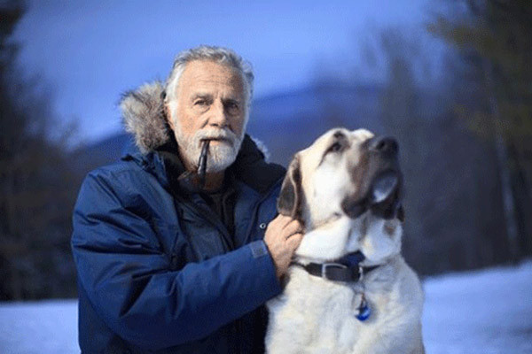 10. Jonathan Goldsmith - người đàn ông thú vị cả trên phim lẫn đời thực. Ông từng giải cứu một người leo núi bị hạ thân nhiệt trên núi Whitney và cứu một cô gái gần chết đuối ở Malibu. Jonathan Goldsmith là gương mặt quảng cáo, diễn viên, ngôi sao truyền hình thực tế của Mỹ nổi tiếng từ những năm 60. Năm 2007, tên tuổi ông gắn liền với danh hiệu "Người đàn ông thú vị nhất thế giới" sau một quảng cáo cho hãng bia nổi tiếng Dos Equis trên truyền hình.