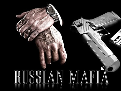 Hoành hành sau khi Liên Xô sụp đổ, Mafia Nga được coi là những nhóm tội phạm có tổ chức đáng sợ nhất thế giới ngày nay. Hoạt động gây kinh hãi và đem lại nhiều lợi nhuận nhất cho Mafia Nga là buôn bán nội tạng, khủng bố và giết người theo hợp đồng. Ảnh: Pinterest.
