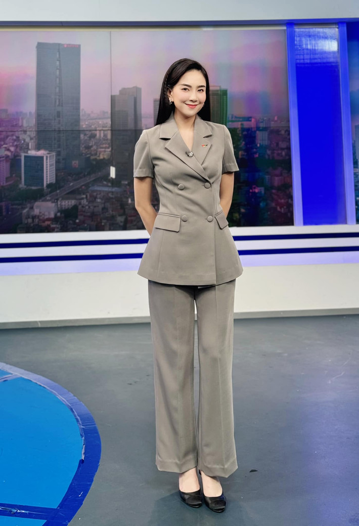 Được khán giả ưu ái đặt cho biệt danh "MC đẹp nhất VTV", Mai Ngọc luôn biết cách làm mình nổi bật mỗi khi xuất hiện trước công chúng.