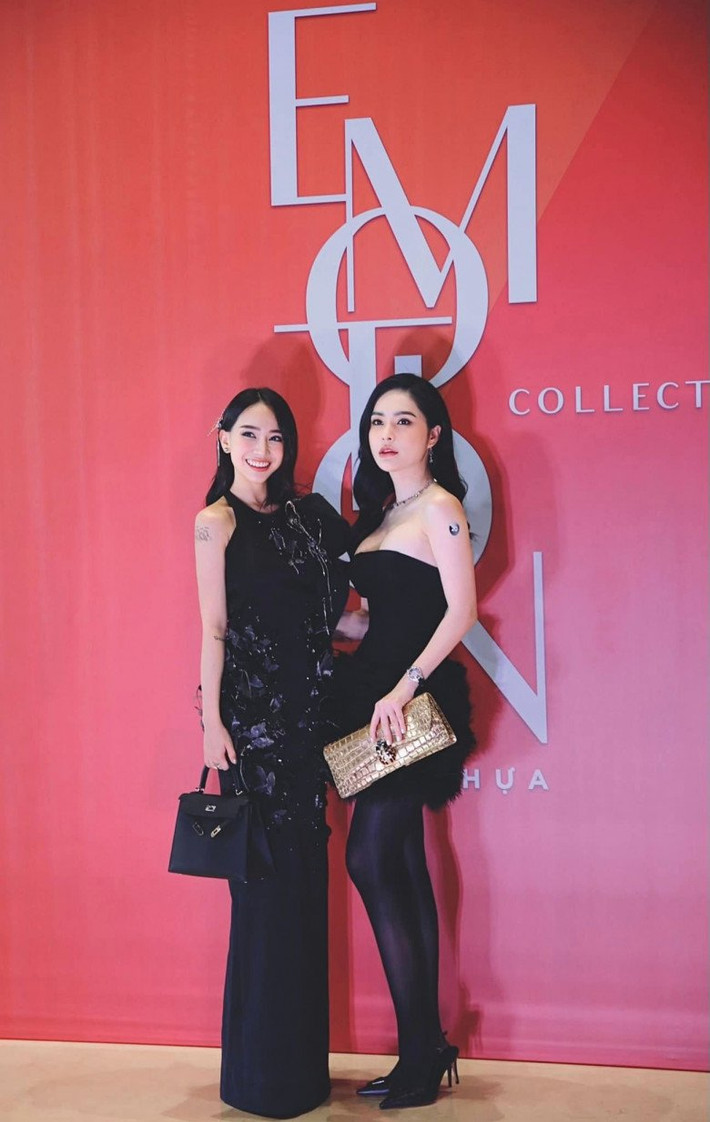 Chụp ảnh cùng Mina Phạm, nữ đại gia không hề bị lép vé nhan sắc, thậm chí còn nổi bật hơn.