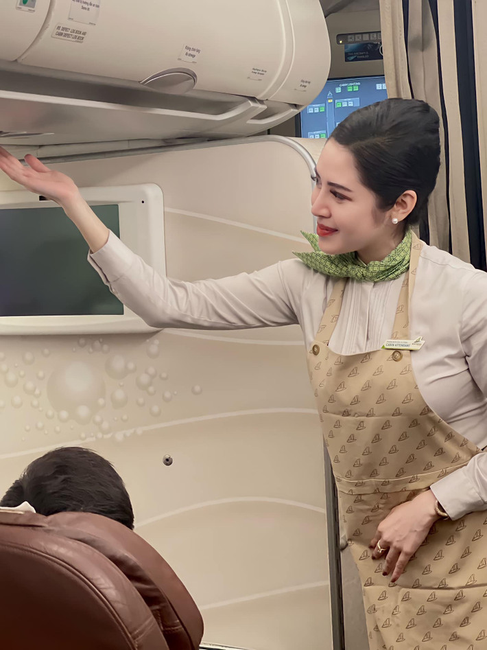 Trở thành tiếp viên hàng không là mơ ước từ nhỏ của cô nàng. Sau hành trình dài nỗ lực hết mình, cô đã thực hiện được ước mơ.