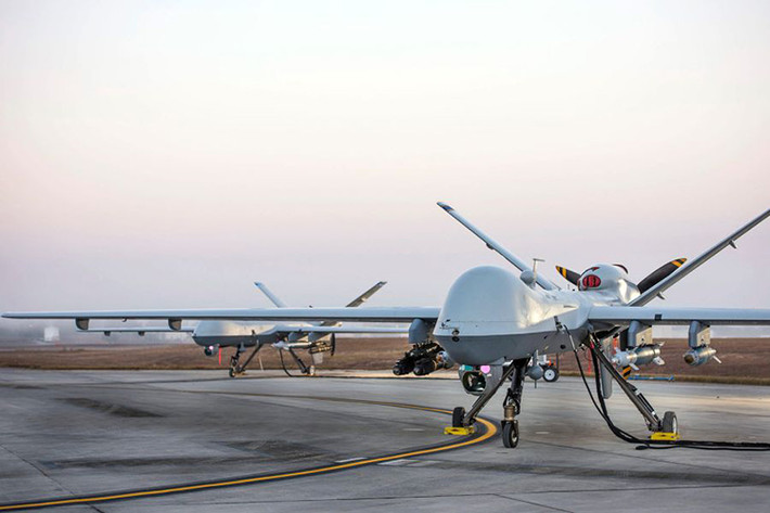 Hiện tại, MQ-9 Reaper chỉ mới phục vụ trong biên chế Quân đội Mỹ chỉ tầm 10 năm do đó niên hạn của chúng chắc chắn sẽ còn khá dài, và việc loại biên sớm MQ-1 sẽ cho phép Mỹ có thể ngân sách để tăng cường thêm phi đội MQ-9 của nước này. Nguồn ảnh: Stars and Stripes.