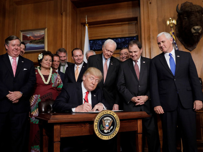 Kể từ ngày chính thức lên nhậm chức, Tổng thống Donald Trump ký 78 quyết định hành pháp, trong đó có 30 sắc lệnh hành pháp, 20 công bố và 28 bản ghi nhớ tổng thống.