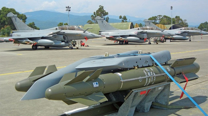 Thông số rất đáng chú ý đó là trong một bài kiểm tra thử nghiệm trước đó, nguyên mẫu bom JDAM-ER trong quá trình lượn vẫn mang lại tầm xa 44 km khi thả từ góc nghiêng khi máy bay mang nó ở độ cao thấp.