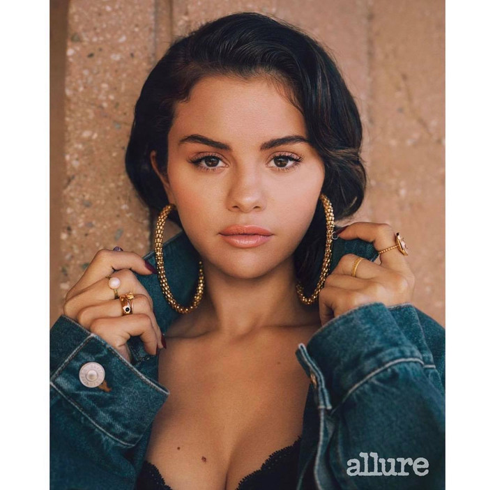 Selena Gomez chụp ảnh bìa cho tạp chí Allure với nhan sắc đẹp không tì vết.