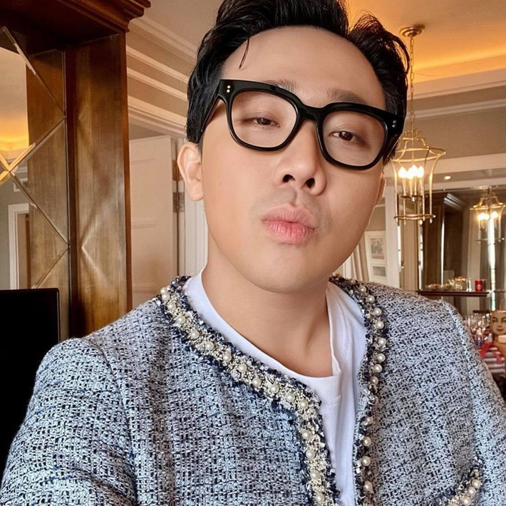 Mới chớm thu, Trấn Thành đã đu trend mặc dạ tweed nhưng khiến cộng đồng mạng la ó vì quá nữ tính.