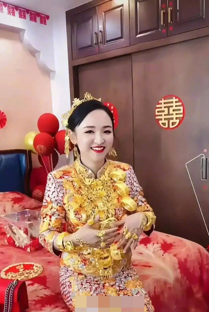 Sau khi bài viết được đăng tải, rất nhiều cư dân mạng để lại bình luận, thể hiện sự ngưỡng mộ cũng như choáng ngợp với của hồi môn của cô gái Trung Quốc này.