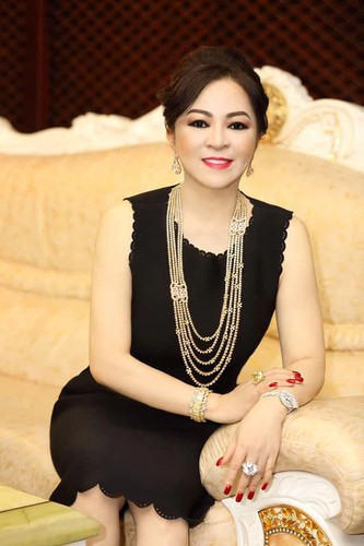 Ngoài những lần xuất hiện châm ngòi cho các drama chấn động mạng xã hội, nhất cử nhất động của bà Phương Hằng luôn nhận được sự quan tâm của mọi người.