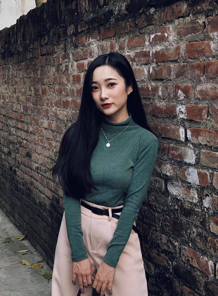 Sau khi tốt nghiệp, trong khi bạn bè đồng lứa dạy học tại trường thì Hà Phương lại lựa chọn giảng dạy online. Ảnh: Tổng hợp
