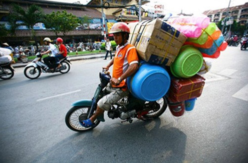 Thậm chí, những hình ảnh chở hàng cồng kềnh tại Việt Nam còn được báo chí nước ngoài ghi lại và đưa lên "sóng" quốc tế thời gian qua.