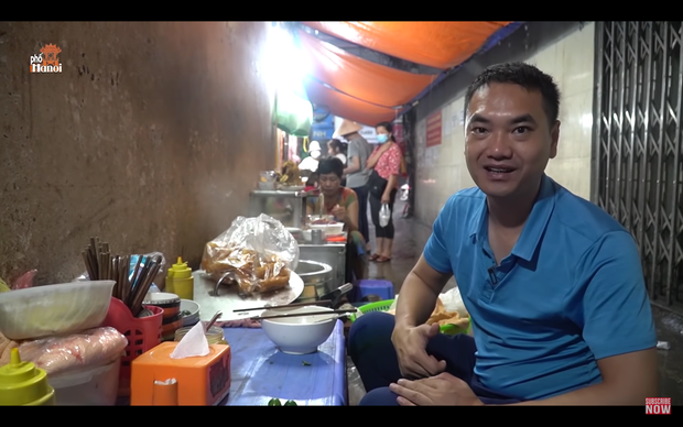 Duy Nến là một "hiện tượng mạng" từng khiến nhiều người "tức điên" với những clip review ẩm thực bị đánh giá là thảm hoạ. Thời gian gần đây, chàng trai này còn lấn sân sang cả TikTok, lập kênh riêng với hàng chục nghìn người theo dõi.