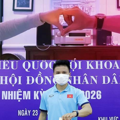 Ngoài ra, chi tiết chiếc đồng hồ màu đen của chàng trai trong story đều giống với nam cầu thủ.