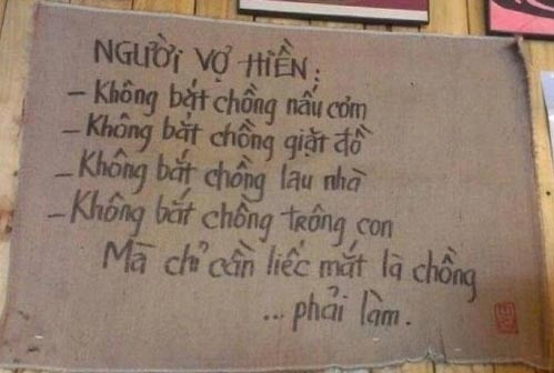 Người vợ hiền trong mơ trong tấm biển nảy phải được chồng hầu hạ.