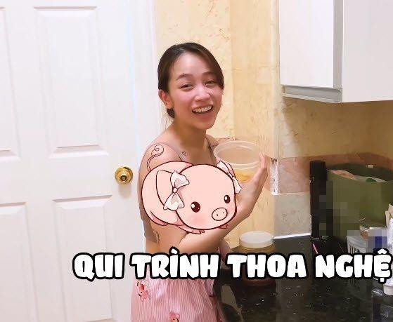 Loạt hình ảnh cực giản dị hết cỡ của Joyce Phạm đã nhanh chóng gây sốt. Mặc dù đúng chuẩn bà mẹ bỉm sữa nhưng nhiều người không tin nổi khi có những lúc ái nữ nhà đại gia lại mộc mạc đến vậy.