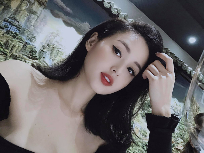 Cuộc sống cô luôn là chủ đề hot trong giới trẻ, đặc biệt từ sau khi kết hôn với thiếu gia Lâm Ngọc Thành ở Hà Nội.