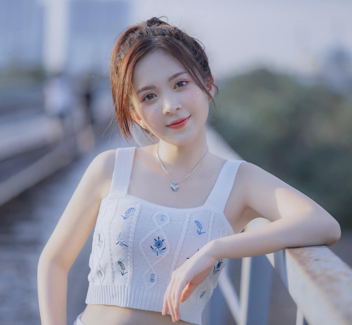 Trên gương mặt cô gái 9x lúc nào cũng tươi tắn với nụ cười thường trực.