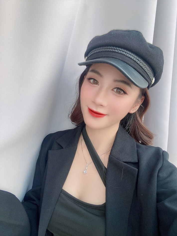 Thu Hương, hay còn gọi là Hermy Meo từng tham gia những bộ phim sitcom làm mưa làm gió một thời như: Bộ tứ 10A8, Những người độc thân vui vẻ,...