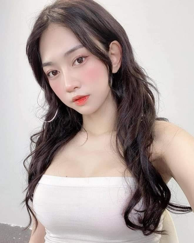 Với gần 8 triệu người theo dõi, Lê Bống vẫn là một trong những hot TikToker được nhiều người chú ý hiện nay.