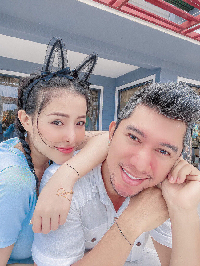 Mặc dù đã yêu nhau thời gian dài và đang hạnh phúc nhưng "hot girl thị phi" Ngân 98 vẫn gặp phải không ít lời gièm pha, thậm chí có những tin đồn ảnh hưởng đến danh dự.