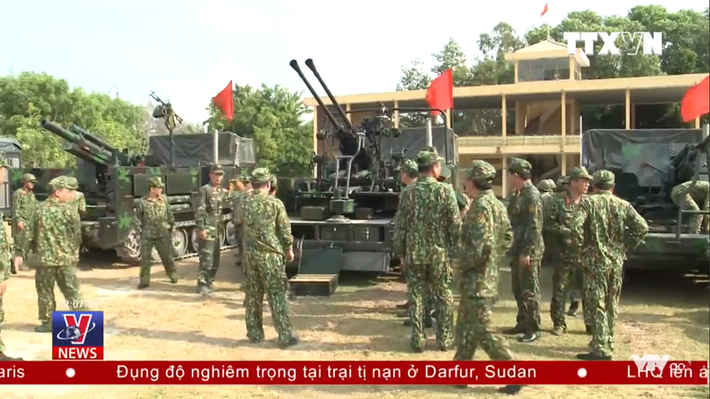 Dù vậy những hình ảnh về pháo tự hành D-44 nhiều khả năng đây vẫn là mẫu thử nghiệm và chắc chắn sẽ còn nhiều sự thay đổi về thiết kế trong tương lai trước khi nó được thử nghiệm ngoài thực địa. Và hy vọng rằng Nhà máy Z751 sẽ sớm khắc phục được các hạn chế của D-44 trong quá trình cơ giới hóa. Nguồn ảnh: TTXVN.