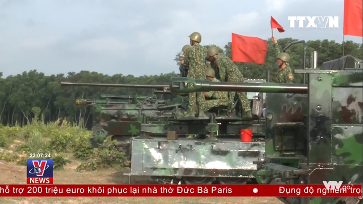 Như đã nói ở trên pháo dã chiến D-44 từng được Quân đội ta cơ giới hóa với khung gầm xe bánh xích M548, tuy nhiên kích thước quá dài của mẫu pháo này khiến việc tích hợp nó lên trên các phương tiện cơ giới gặp một số khó khăn nhất định. Điều này chắc chắn cũng không ngoại lệ với Ural-4320. Nguồn ảnh: TTXVN.