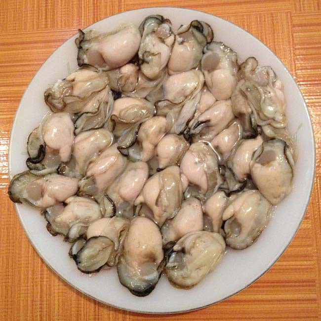 6. Canh thịt lợn, hàu biển: Canh thịt lợn, hàu biển có tác dụng trị mất ngủ, tim đập dồn. Cách nấu: Thịt lợn rửa sạch, thái miếng và cho vào nồi cùng với con hàu. Thêm nước vừa đủ để nấu canh, và cứ đun như vậy đến khi thịt chín thì nêm nếm gia vị vào là xong món canh thịt lợn cùng hàu biển.
