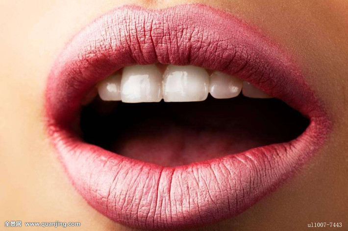 Trước tiên bạn cần tăng cường thực phẩm giàu vitamin A như cà rốt, rau bina, dầu gan cá, trứng, bơ. Khi cơ thể thiếu vitamin A, da dễ bị khô, bong tróc, nứt nẻ. Ảnh: quanjing.