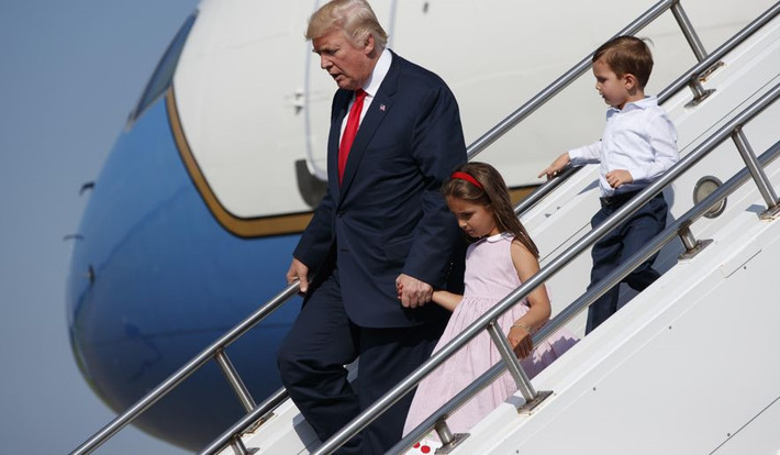 Sau khi nhậm chức, ông Trump chủ yếu dành kỳ nghỉ ở hai khu bất động sản của mình tại Mỹ: Mar-a-Lago (Palm Beach, Florida) và CLB golf Trump National (Bedminster, New Jersey). Ảnh: Washington Times.