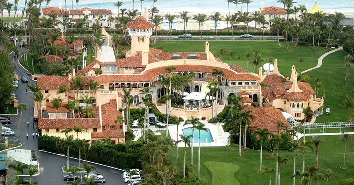 Mar-a-Lago là một khu nghỉ dưỡng nằm ở Florida, được Marjorie Merriweather Post xây dựng trong khoảng 1924-1927. Khu dinh thự 126 phòng này có hộp đêm Mar-a-Lago chỉ tiếp các hội viên đã đăng ký, với phòng khách, spa và các tiện ích kiểu khách sạn khác. Ảnh: Cnbc.