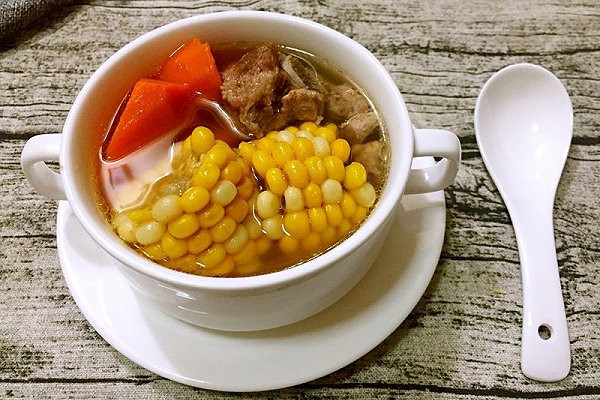 Vì thế nhân viên văn phòng, các công nhân trong nhà máy kỹ thuật cao thường xuyên phải tiếp xúc với máy móc nên tăng cường ăn món canh này. Ảnh: douguo.