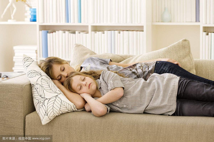 Thói quen này không chỉ ảnh hưởng đến hệ thống thần kinh, khiến suy nhược thần kinh, mà còn có thể gây ra các bệnh như cao huyết áp, các bệnh về tim mạch khác. Ảnh: vcg.