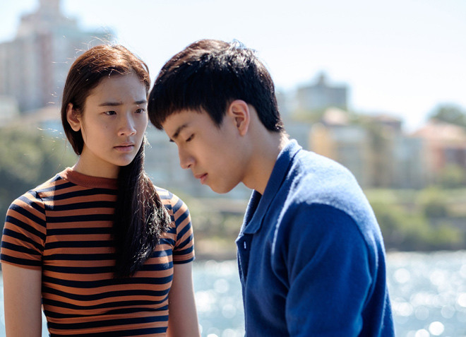 Chutimon Chuengcharoensukying: Sở hữu chiều cao 1m76, gương mặt sắc sảo và ánh nhìn thu hút, Chutimon Chuengcharoensukying là người mẫu sáng giá từ năm 15 tuổi. Cô được biết đến với biệt danh Aokbab, là gương mặt quen thuộc trên trang bìa của nhiều tạp chí nổi tiếng. Năm 2017, Aokbab vụt sáng thành ngôi sao điện ảnh khi tham gia vào bộ phim Bad Genius. Bộ phim lấy đề tài học đường, xoay quanh chuyện gian lận trong thi cử, thậm chí biến nó thành phi vụ kinh doanh với số tiền thu về lên đến hàng triệu bath khiến người xem thích thú.